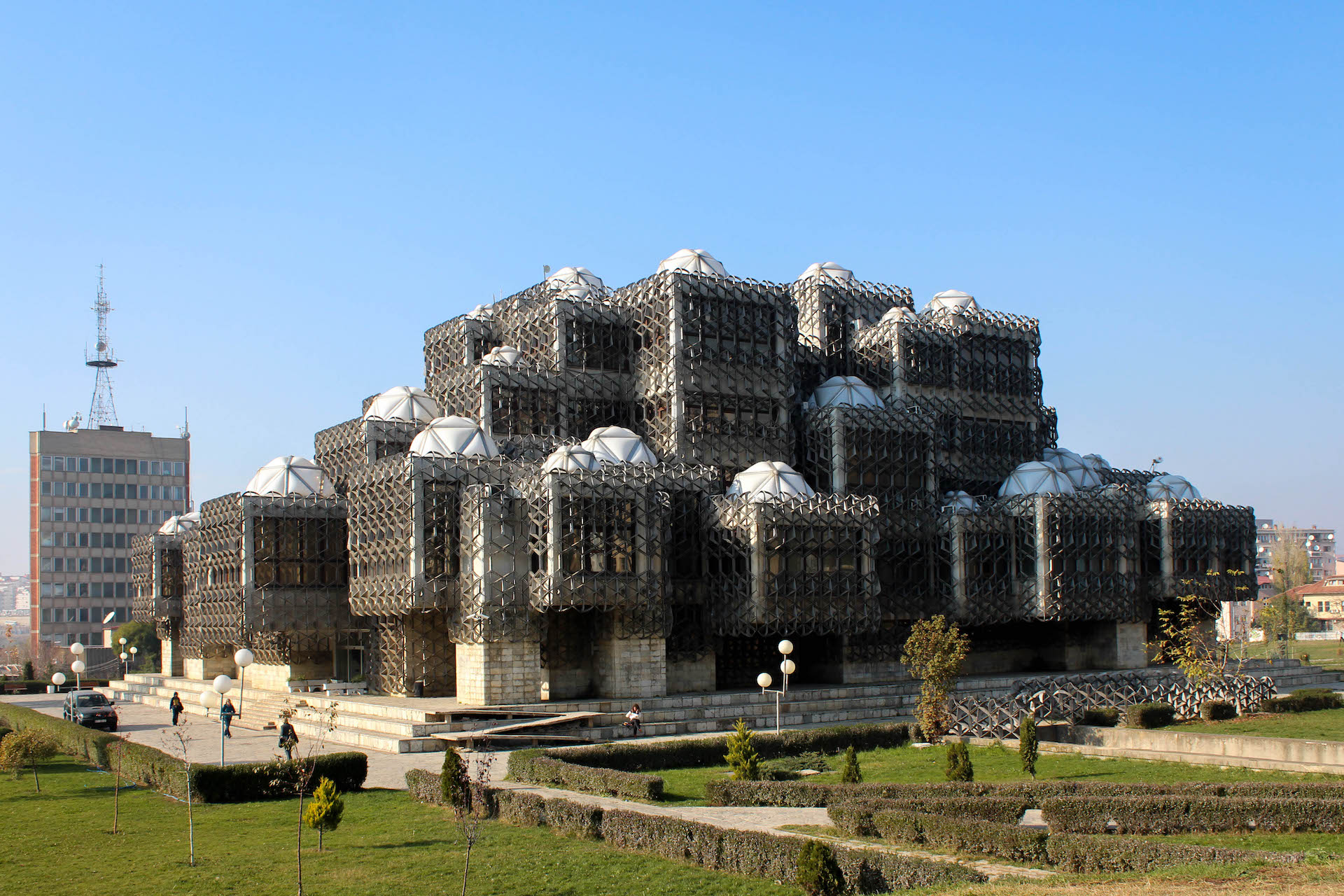 National Library of Kosovo - Monumentalism