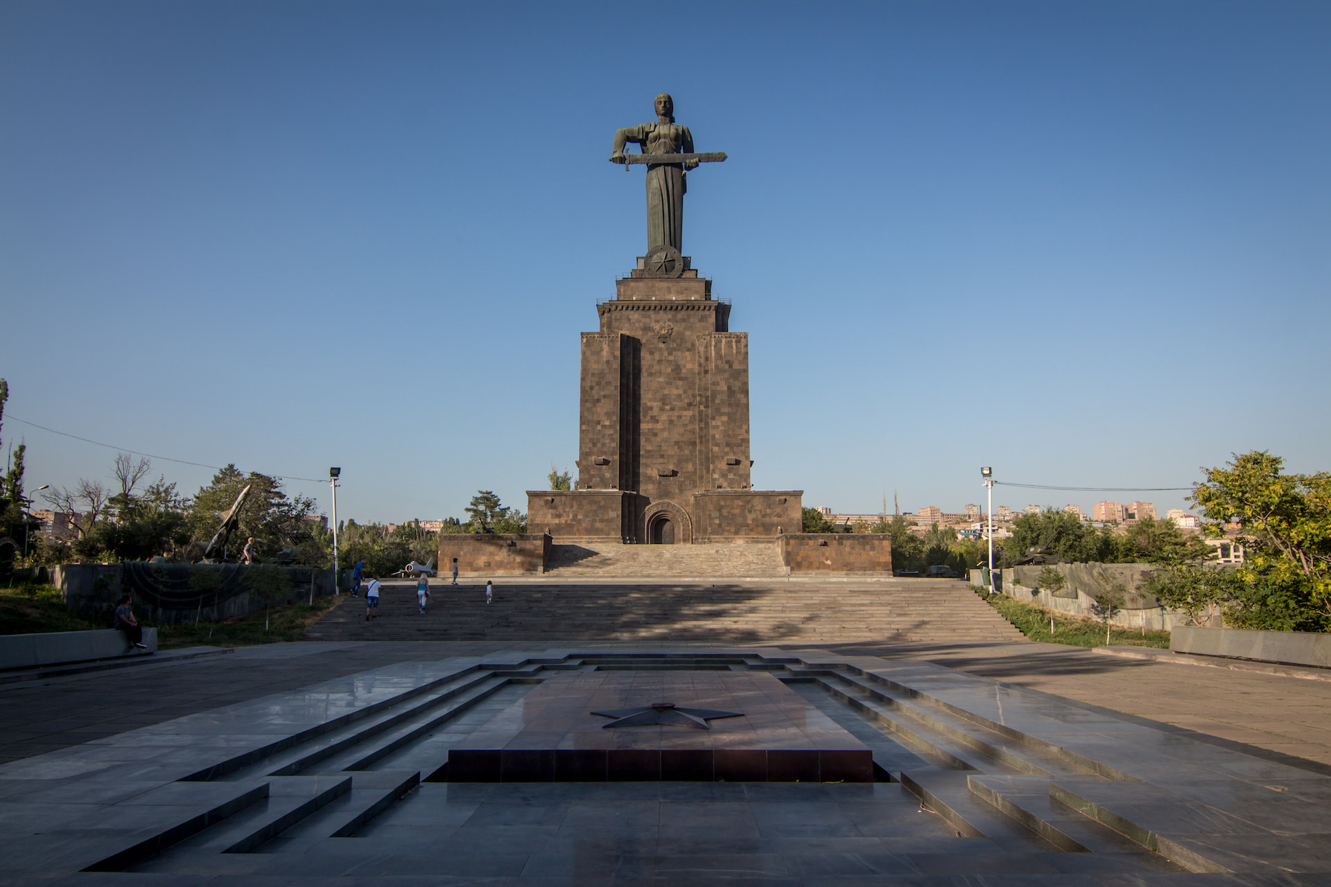 Монумент в ереване фото